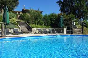 Toscana - Ferien-Landhaus in Meeresnähe (total mit 3 Ferienwohnungen) mit grossem Garten und Pool in sehrt schöner Aussichtslage bis 14 Personen (Nr. 1028C bis 5 Personen)